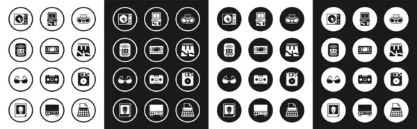 Set Home estéreo con dos altavoces, cinta de vídeo VHS, reproductor de casetes, vinilo, pantalones cortos o pantalones, Tetris, disquete y el icono de gafas. Vector — Archivo Imágenes Vectoriales
