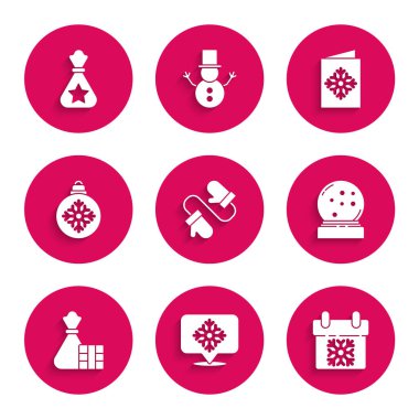 Bir çift örgü Noel eldiveni konuşma balonlu kar tanesi, kar küresi düşen Noel kar küresi, hediye kutusu ve çanta, top, kartpostal ve Noel Baba hediye ikonu. Vektör