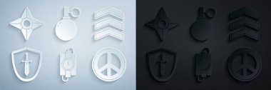 Dinamit çubuğu ve zamanlayıcı saati, askeri rütbe, kılıç, barış, el bombası ve Japon ninja shuriken ikonu ile ortaçağ kalkanı. Vektör