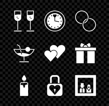 Bir kadeh şampanya, saat, alyans, yanan mum, kilit kalp, aile fotoğrafı, kokteyl ve kalp ikonu. Vektör