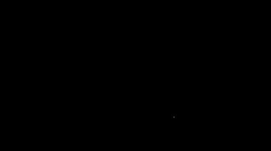 Beyaz çizgili alışveriş arabası simgesi siyah arkaplanda izole edilmiş. İnternetten satın alma konsepti. Servis tabelası. Süpermarket sepeti sembolü. 4K Video hareketli grafik canlandırması