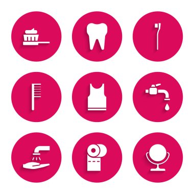 Kolsuz tişört, tuvalet kağıdı rulosu, yuvarlak makyaj aynası, su musluğu, sabunla el yıkama, saç fırçası, diş fırçası ve diş macunu ikonu. Vektör