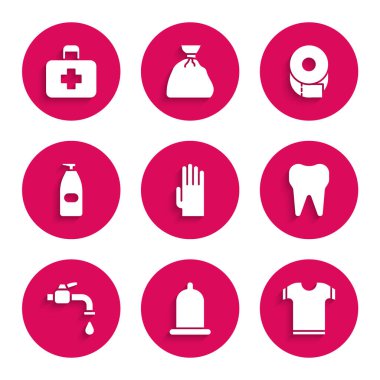 Lastik eldiven, prezervatif, tişört, diş, su musluğu, bir şişe sıvı antibakteriyel sabun, tuvalet kağıdı rulo ve ilk yardım seti ikonu. Vektör