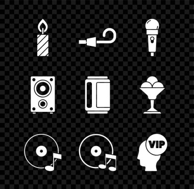 Doğum günü pastası mumları, parti kornası, mikrofon, vinil disk, kafanın içinde Vip, müzik seti hoparlörü ve bira ikonu ayarla. Vektör