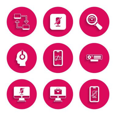 Video kamerayı, Dilsiz mikrofon Web bilgisayarı Freelancer büyüteci ile çalışan, evrak çantası ve simgesiyle çevrimiçi olarak kapat. Vektör.