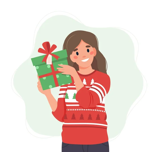 Mujer en jersey navideño sosteniendo una caja de regalo. Ilustración vectorial en estilo plano — Archivo Imágenes Vectoriales