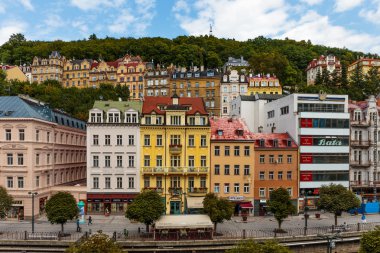 karlovy Vary'da carlsbad tarihi binalar