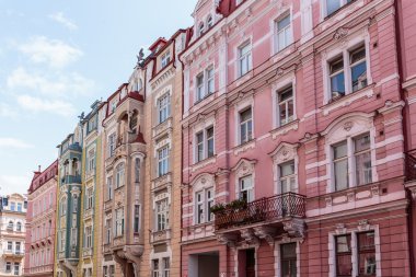 karlovy Vary'da carlsbad tarihi binalar
