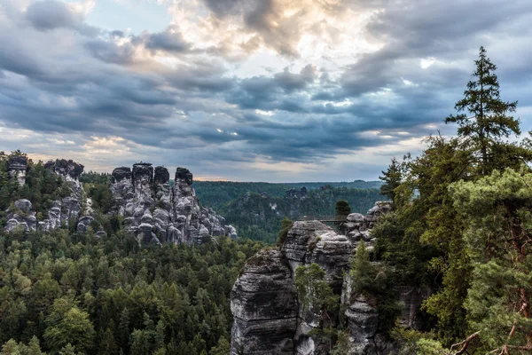 Formazione rocciosa svizzera sassone vicino a Dresda — Foto Stock