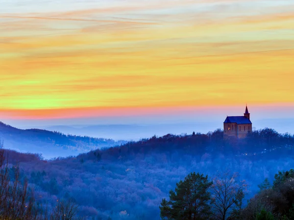 Zachód słońca za Guegel Kościół — Zdjęcie stockowe