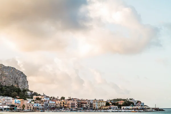 Mondello, kıyı şeridi — Stok fotoğraf