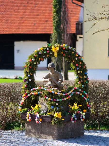 Pozzo di Pasqua incantevole — Foto Stock