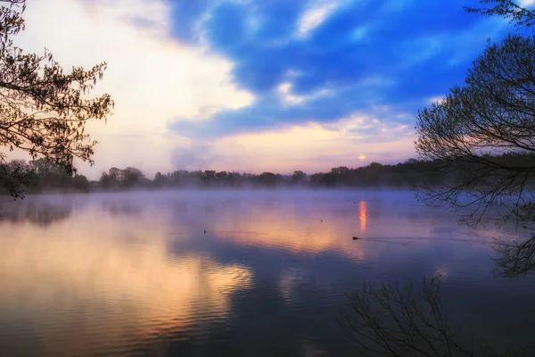 Salida del sol lago — Foto de Stock