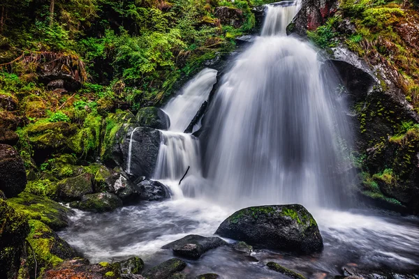 Cascata di primavera — Foto Stock