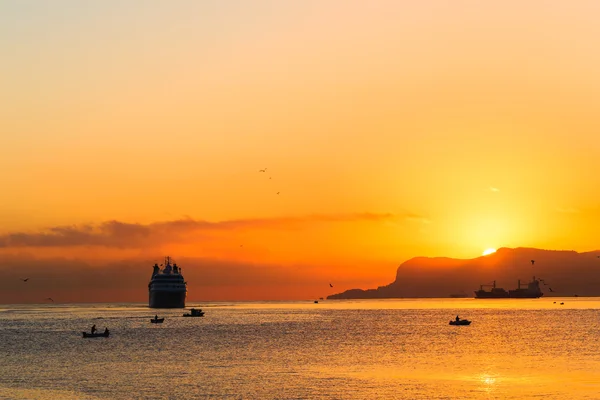 Spectaculaire zonsopgang boven de Middellandse Zee — Stockfoto