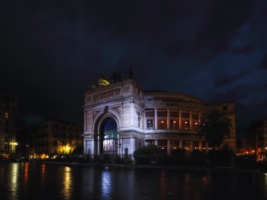 Politeama mavi saatte, Sicilya