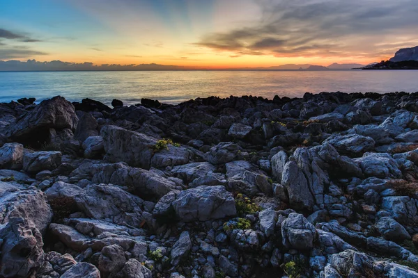 Восход солнца на побережье Сицилии — стоковое фото