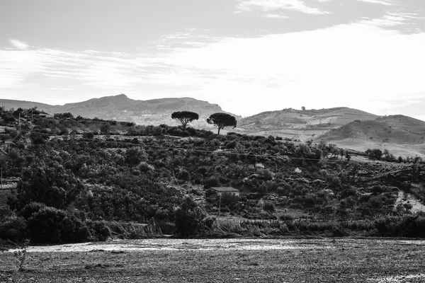 Elegante paisagem em preto e branco da Sicília — Fotografia de Stock