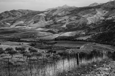 Zarif siyah beyaz manzara Sicilya