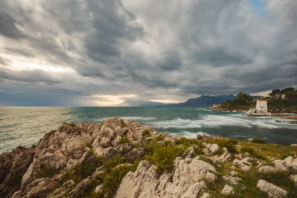 Sahil güneş doğarken — Stok fotoğraf