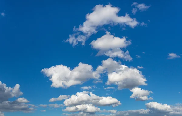 Wolken op een mooie dag, ter illustratie van Cloud Computing Stockfoto