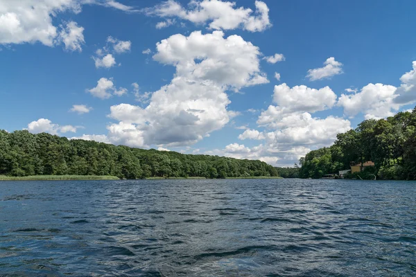 Schlachtensee in de buurt van Berlijn op een zonnige dag — Stockfoto