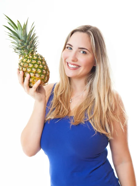 Bir ananas ile sağlıklı genç güzel kadın — Stok fotoğraf