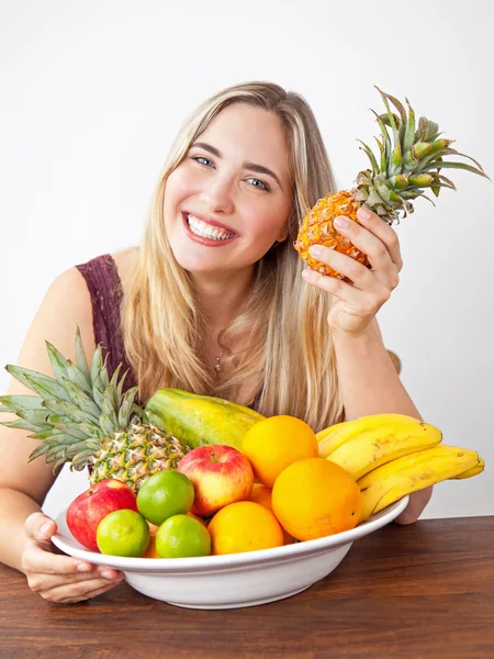 Young healthy beautiful woman with a bowl of fresh exotic fruit — Stock Photo, Image