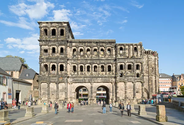 Porta Nigra i Trier på en vacker dag — Stockfoto