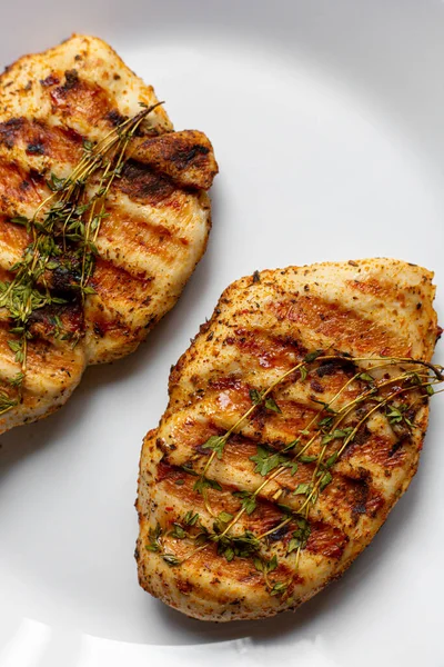 Grilled Chicken Rosemary Herb White Plate — Stock Photo, Image