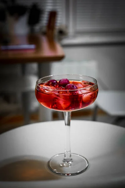 Červená Martini Sklenička Třešňovou — Stock fotografie