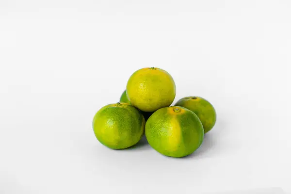 Orange Lime Modne Grønne Gule Mandariner Orange Mandarinskiver Hvid Baggrund - Stock-foto