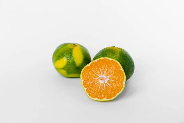 Orange Lime Ripe Green Yellow Tangerines Orange Tangerine Slices White — Stock Photo, Image