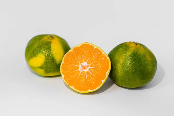 Orange Lime Ripe Green Yellow Tangerines Orange Tangerine Slices White — Stock Photo, Image