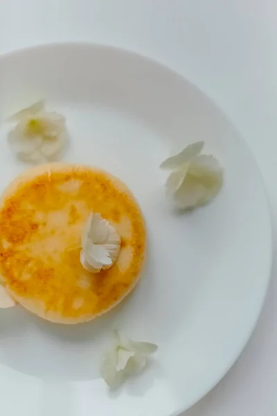 Gâteau Fromage Crème Aux Fruits Fleurs — Photo