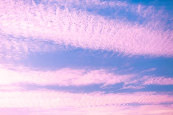 Ιστορικό Πολύχρωμο Ροζ Μπλε Ουρανό Θολή Ουρανό Πανόραμα Πανοραμική Λήψη — Φωτογραφία Αρχείου