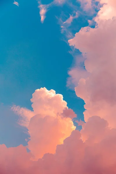 日落的天空 天空中的粉色云彩 — 图库照片#