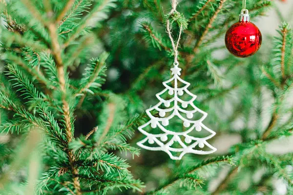 Arbre Noël Avec Ornement Rouge Décoration Noël Bel Arbre Noël — Photo