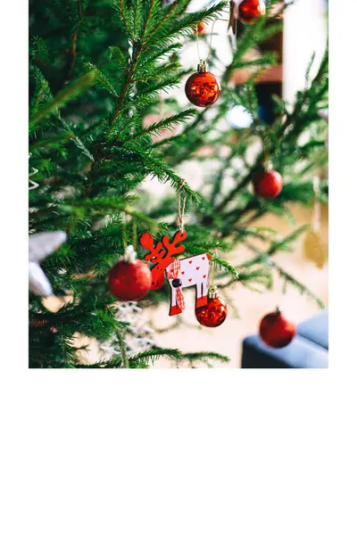 Arbre Noël Avec Ornement Rouge Décoration Noël Bel Arbre Noël — Photo