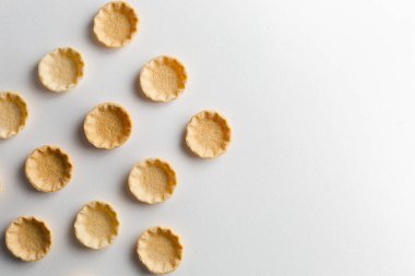 Fotokopi alanı olan beyaz arkaplandaki boş turtalar. Pankart.