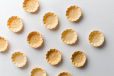 Fotokopi alanı olan beyaz arkaplandaki boş turtalar. Pankart.