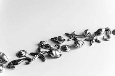 Sanat tropik Noel süslemeleri afişi. Deniz kabuğu afişi