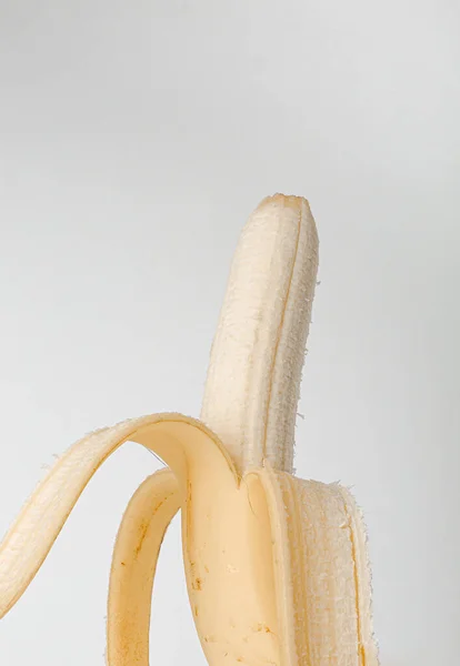 Hromada Banánů Izolovaných Oloupaný Banán Izolovaný Bílém Pozadí Banány Izolované — Stock fotografie