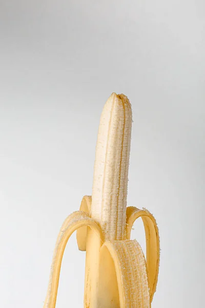 隔離されたバナナの束 白い背景に隔離された皮のバナナ 白地に隔離されたバナナは — ストック写真