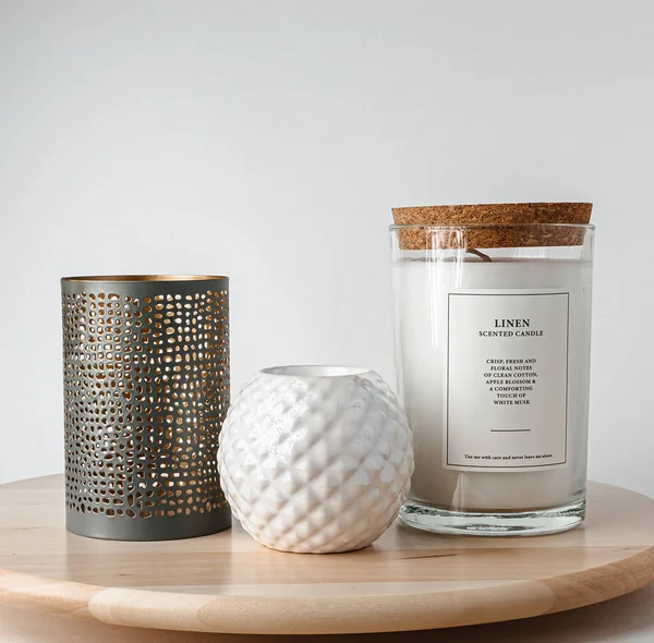 Gezellig Interieur Aromatische Kaarsen Witte Achtergrond — Stockfoto