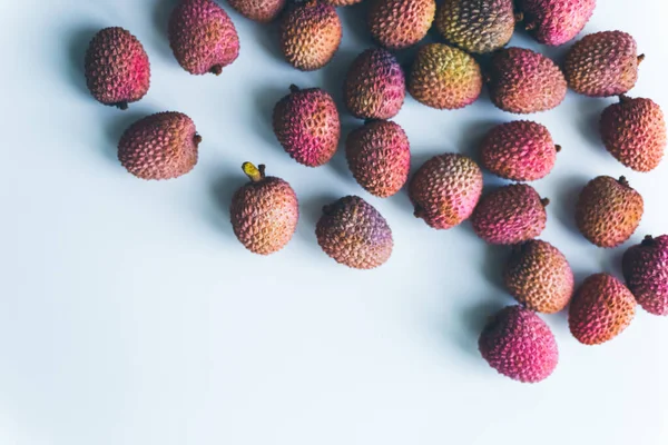 Lichis Rosados Sobre Fondo Blanco —  Fotos de Stock