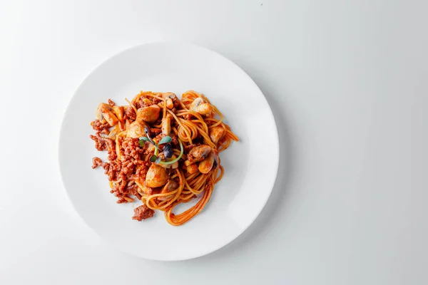 Italiensk Läcker Spaghettipasta Med Tomatsås Parmesan Och Champignon Svamp Bolognese — Stockfoto