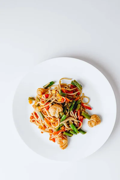 Clásico Udon Japonés Sofríe Fideos Trigo Con Verduras Estilo Wok —  Fotos de Stock