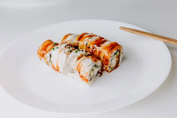 Japon Yemeği Maki Nigiri Sushi Seti Suşi Pilav Balık Somonu — Stok fotoğraf