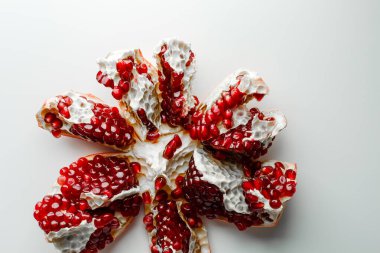 Olgun taze nar meyvesi. Boşluğu kopyala.